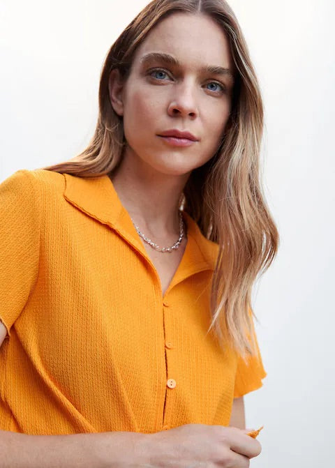 Cropped shirt with knot