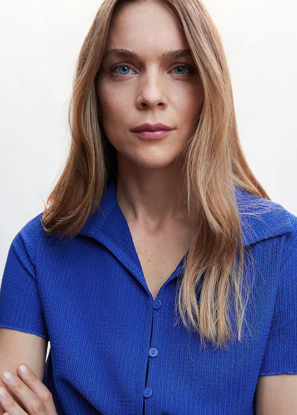 Cropped shirt with knot