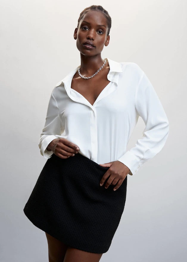 Buttoned flowy shirt