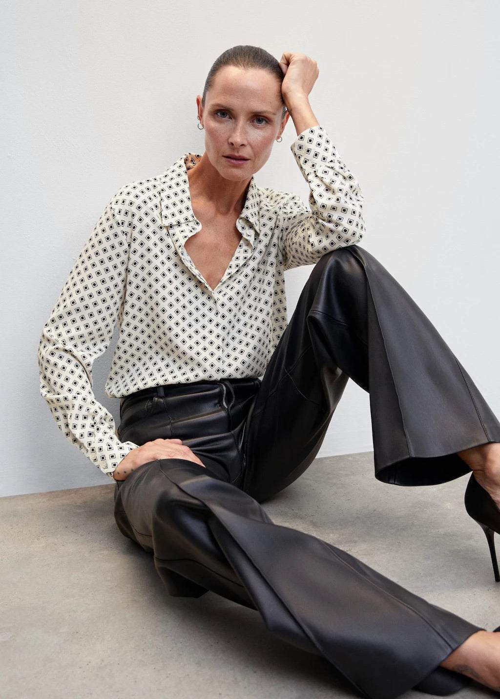 Buttoned flowy shirt