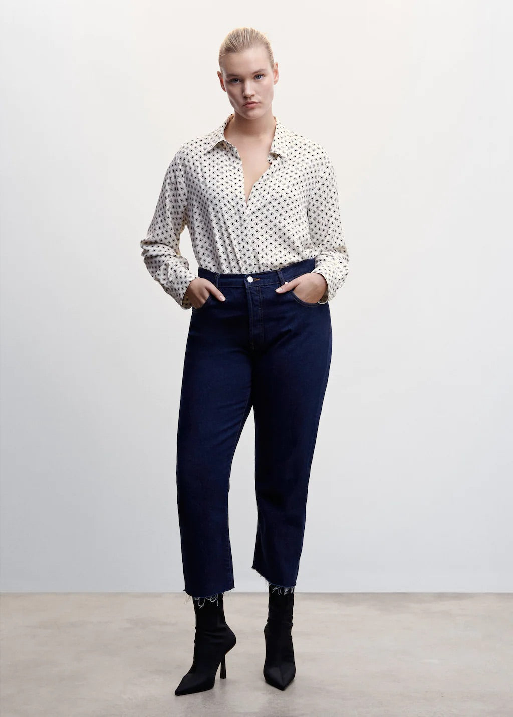Buttoned flowy shirt
