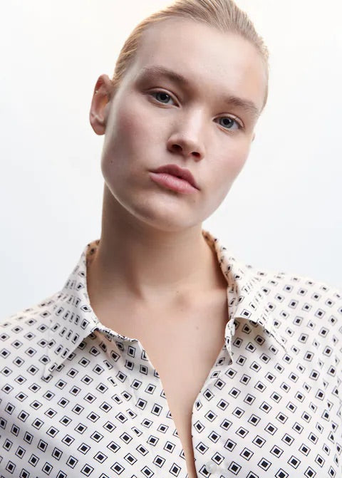 Buttoned flowy shirt