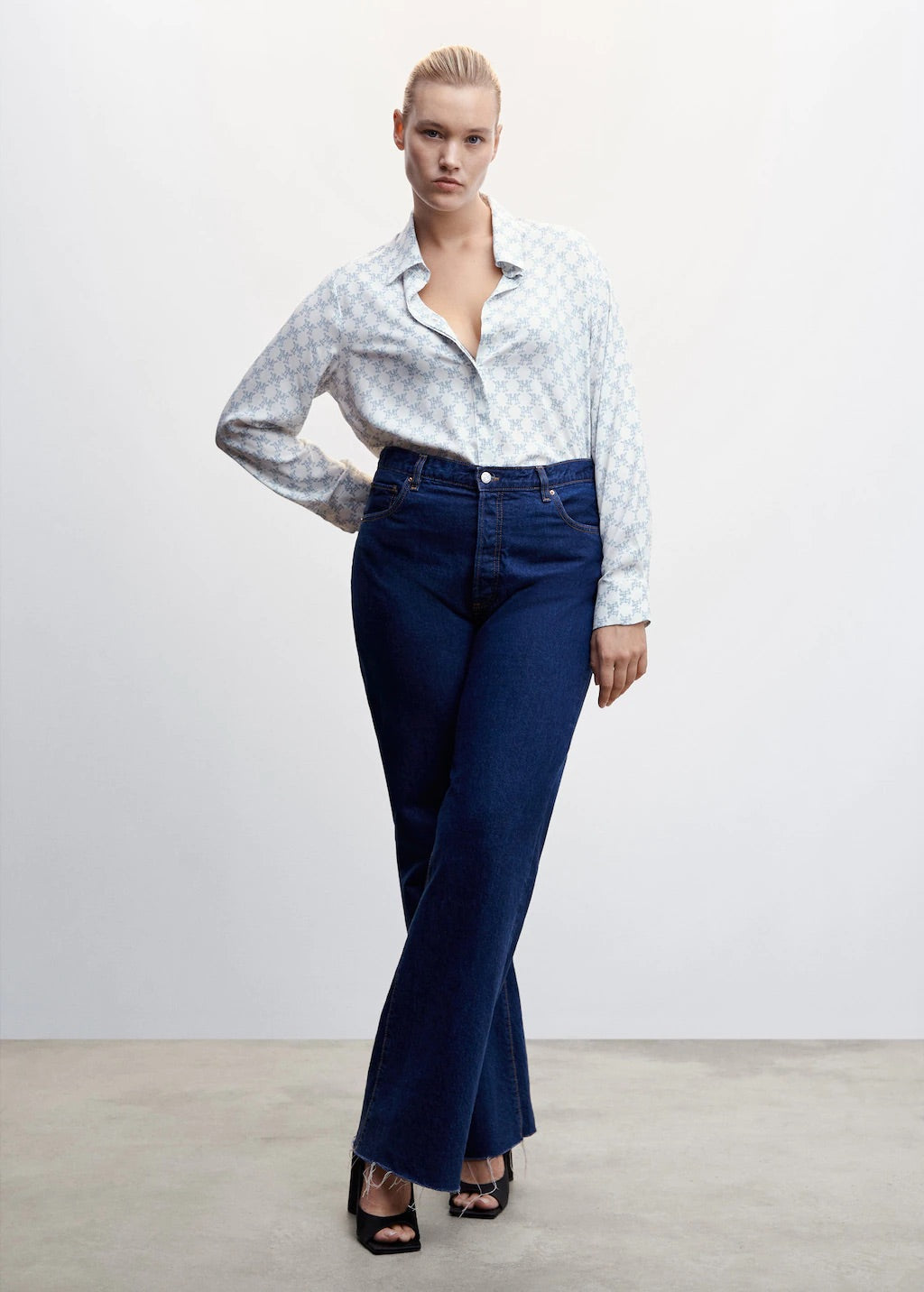Buttoned flowy shirt
