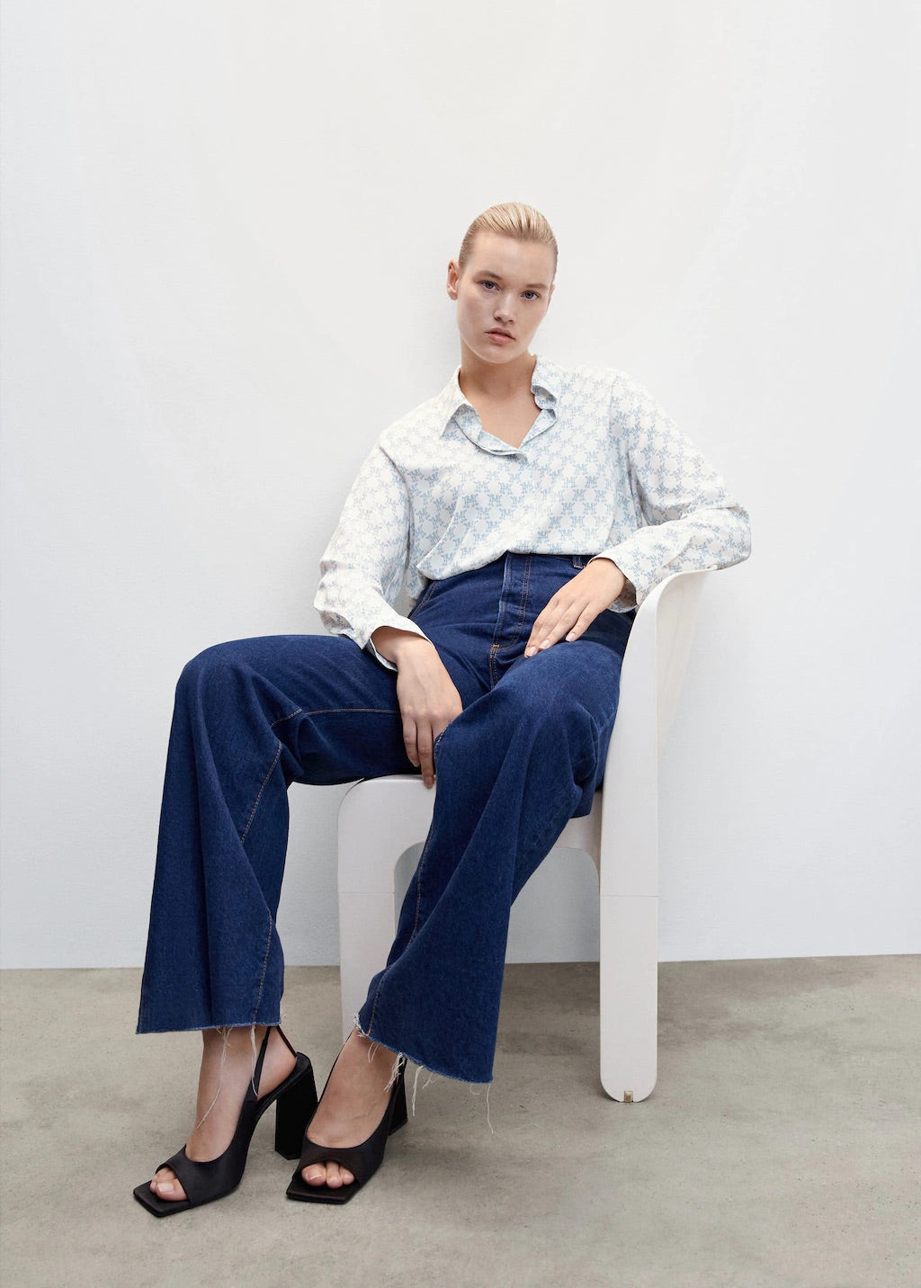 Buttoned flowy shirt