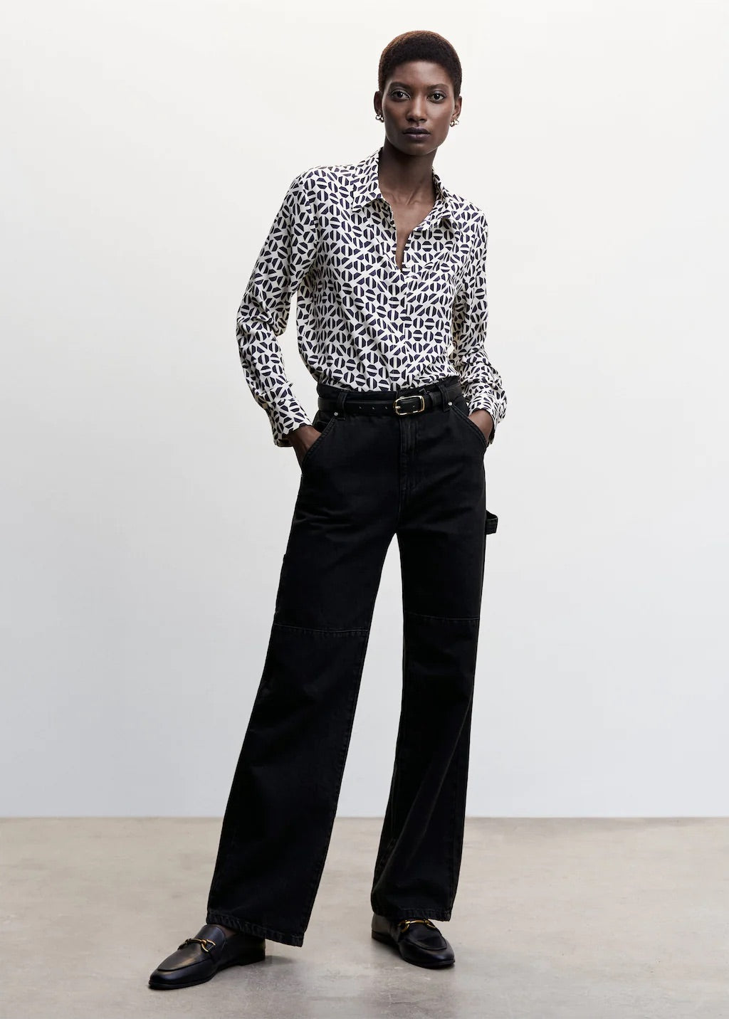 Buttoned flowy shirt