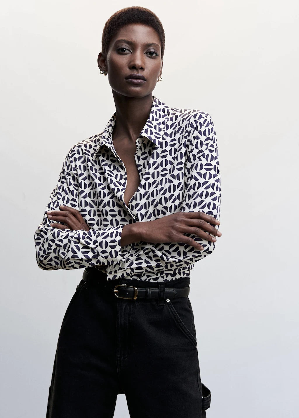 Buttoned flowy shirt
