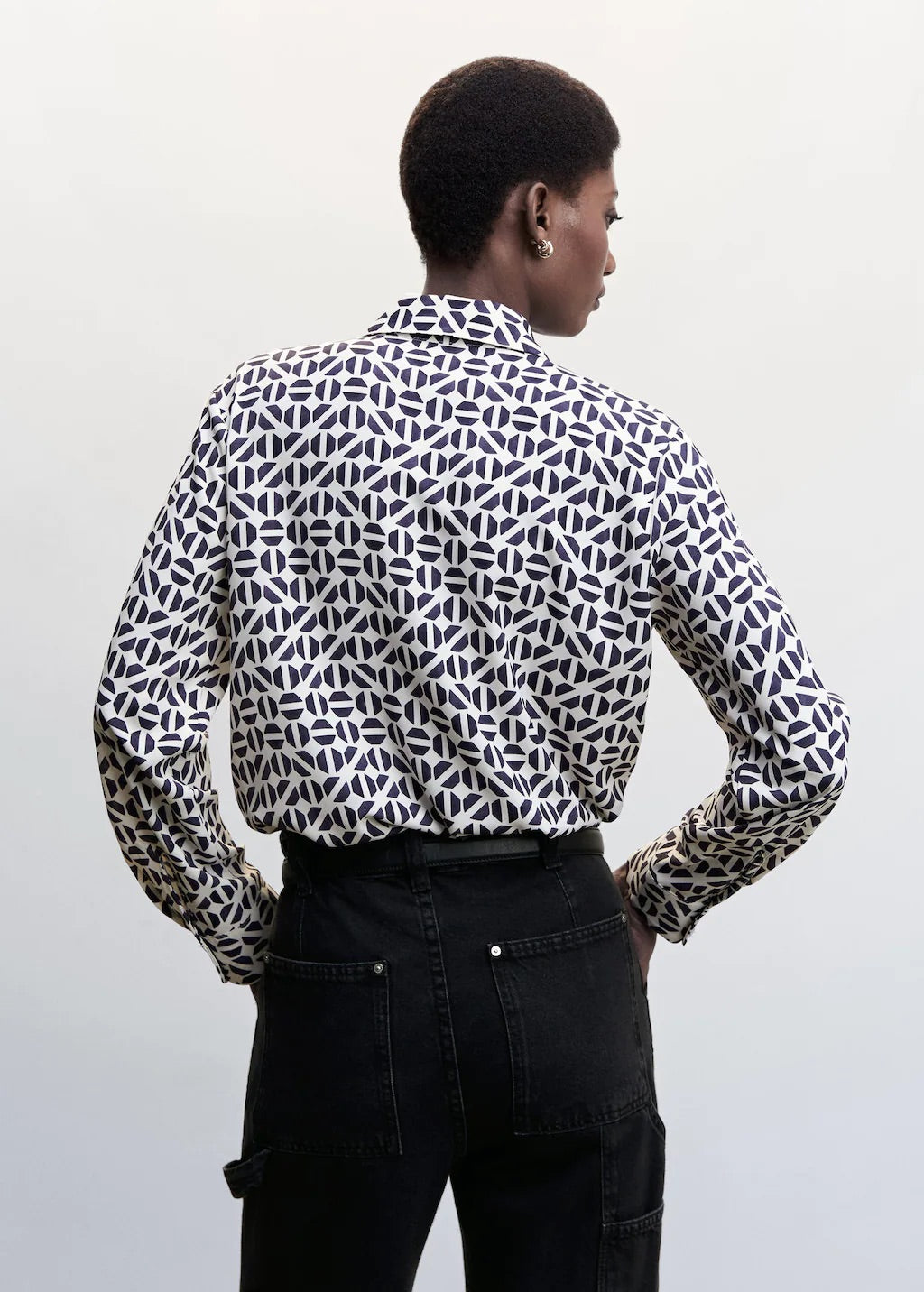 Buttoned flowy shirt