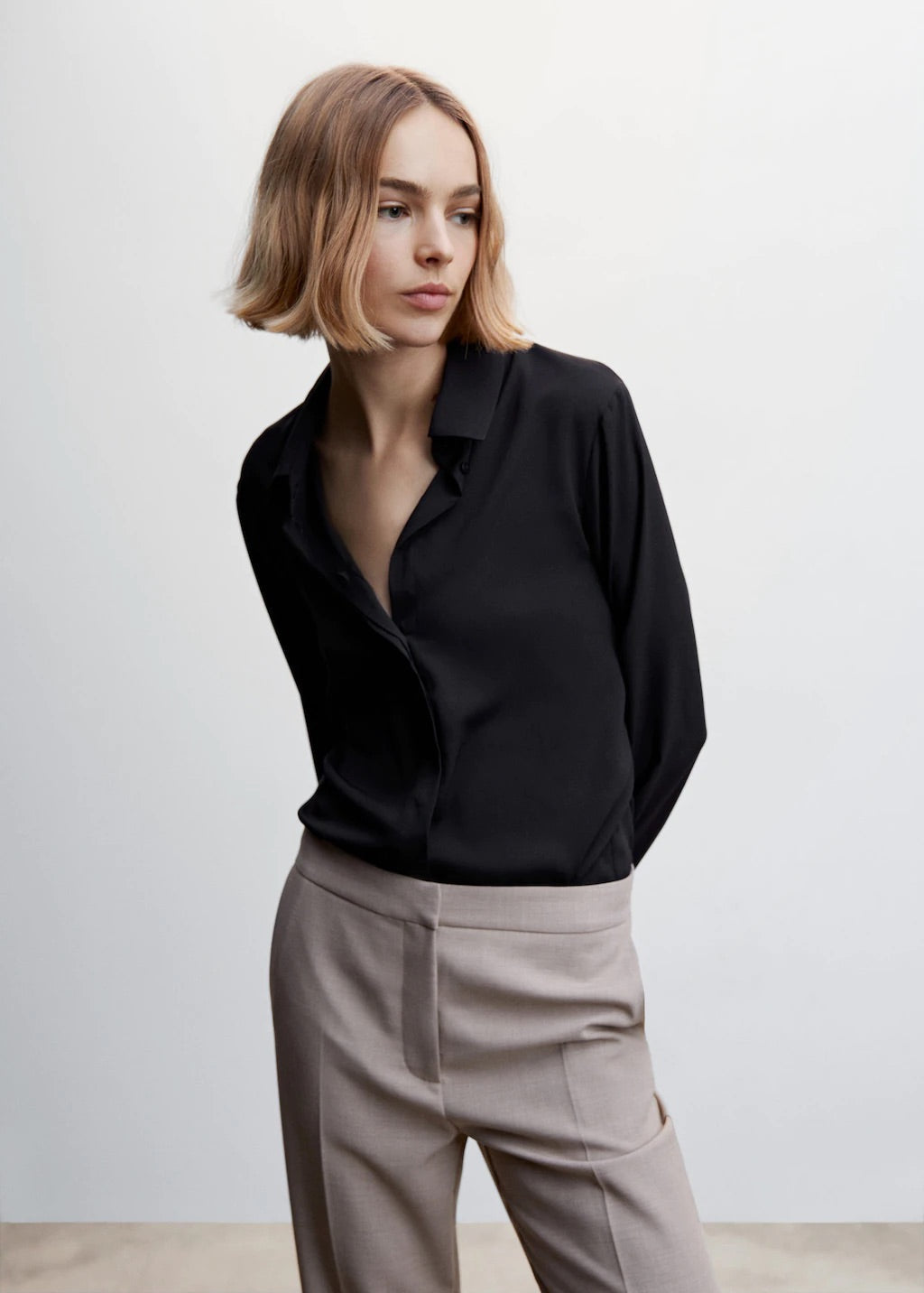 Buttoned flowy shirt