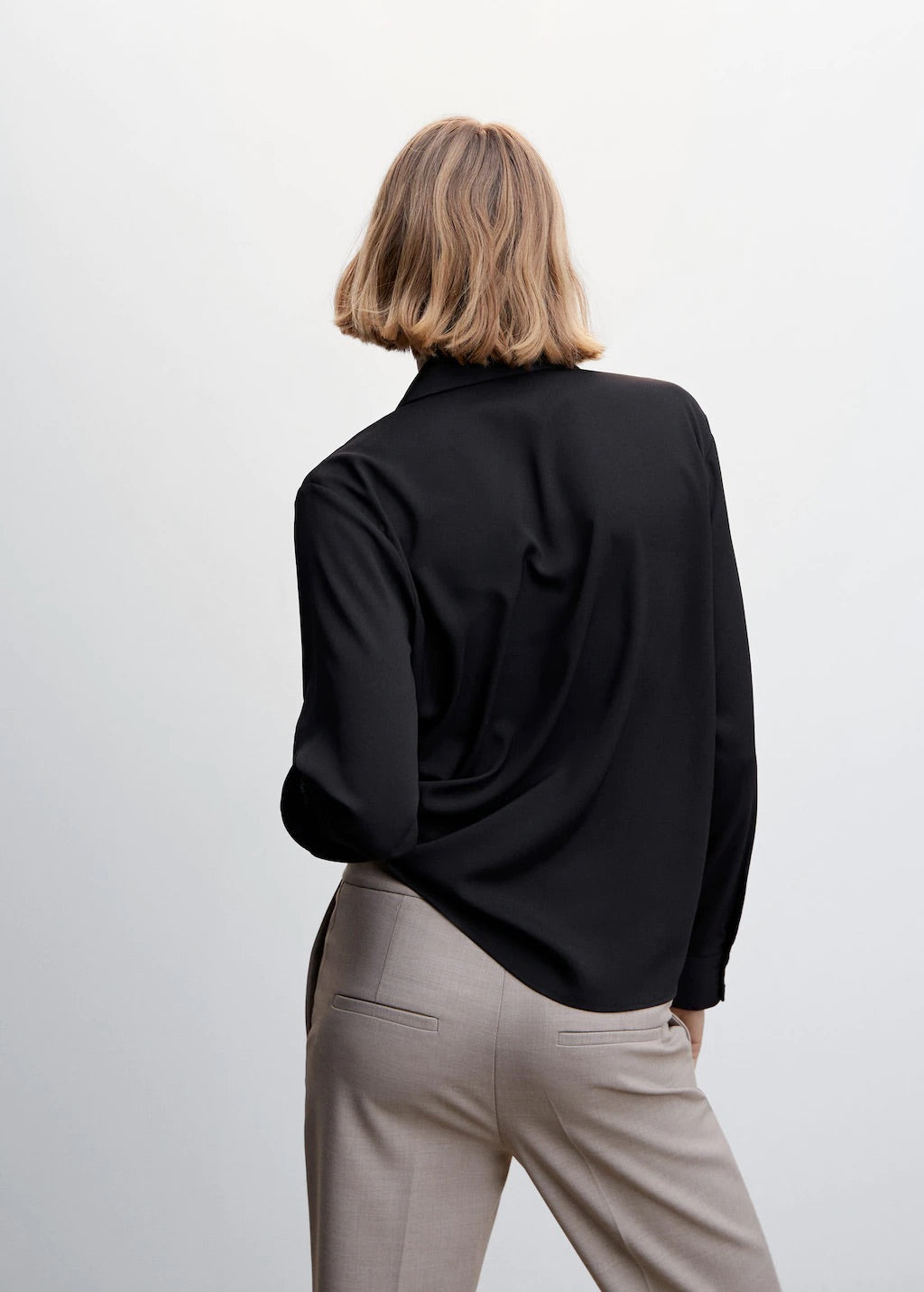 Buttoned flowy shirt
