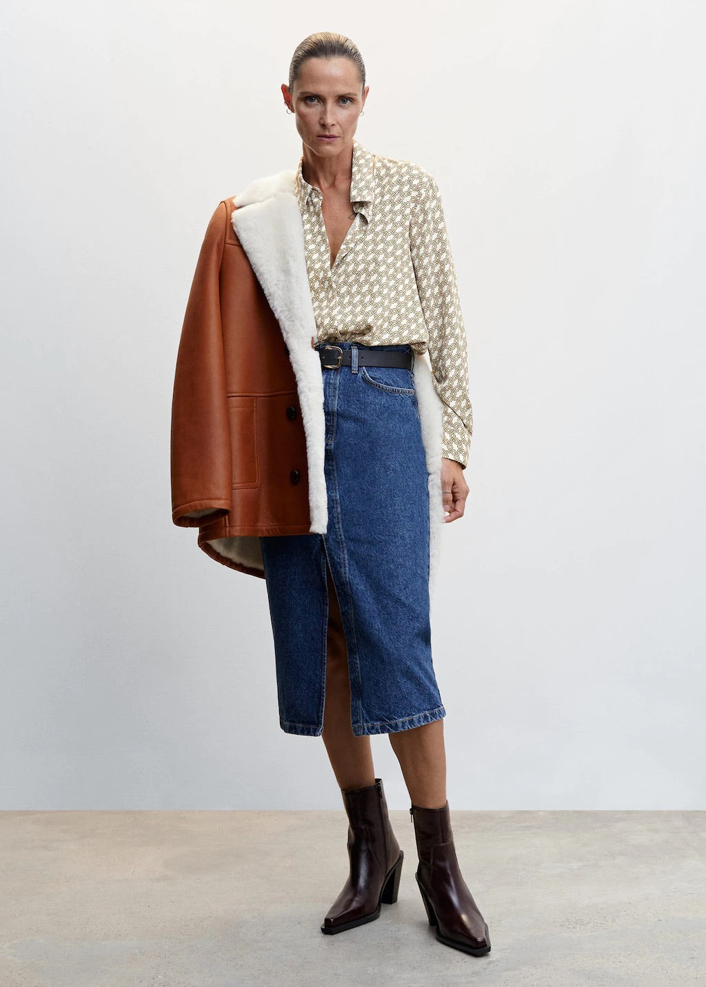 Buttoned flowy shirt