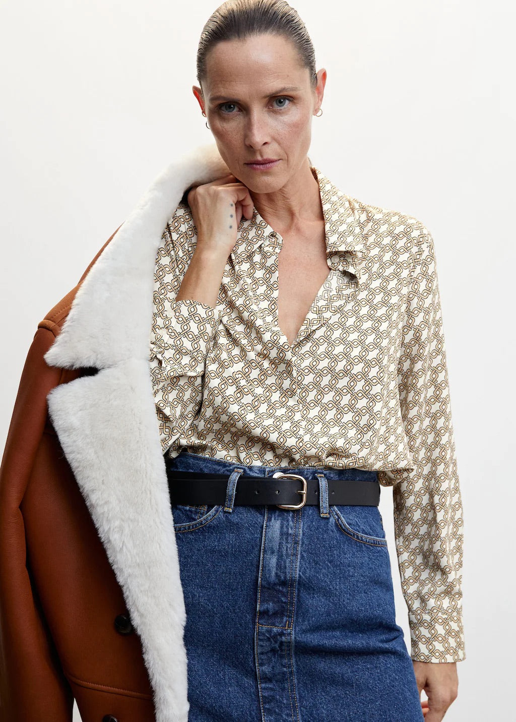 Buttoned flowy shirt