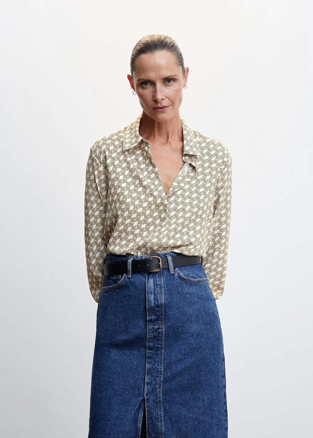 Buttoned flowy shirt