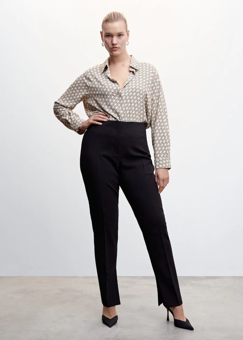 Buttoned flowy shirt