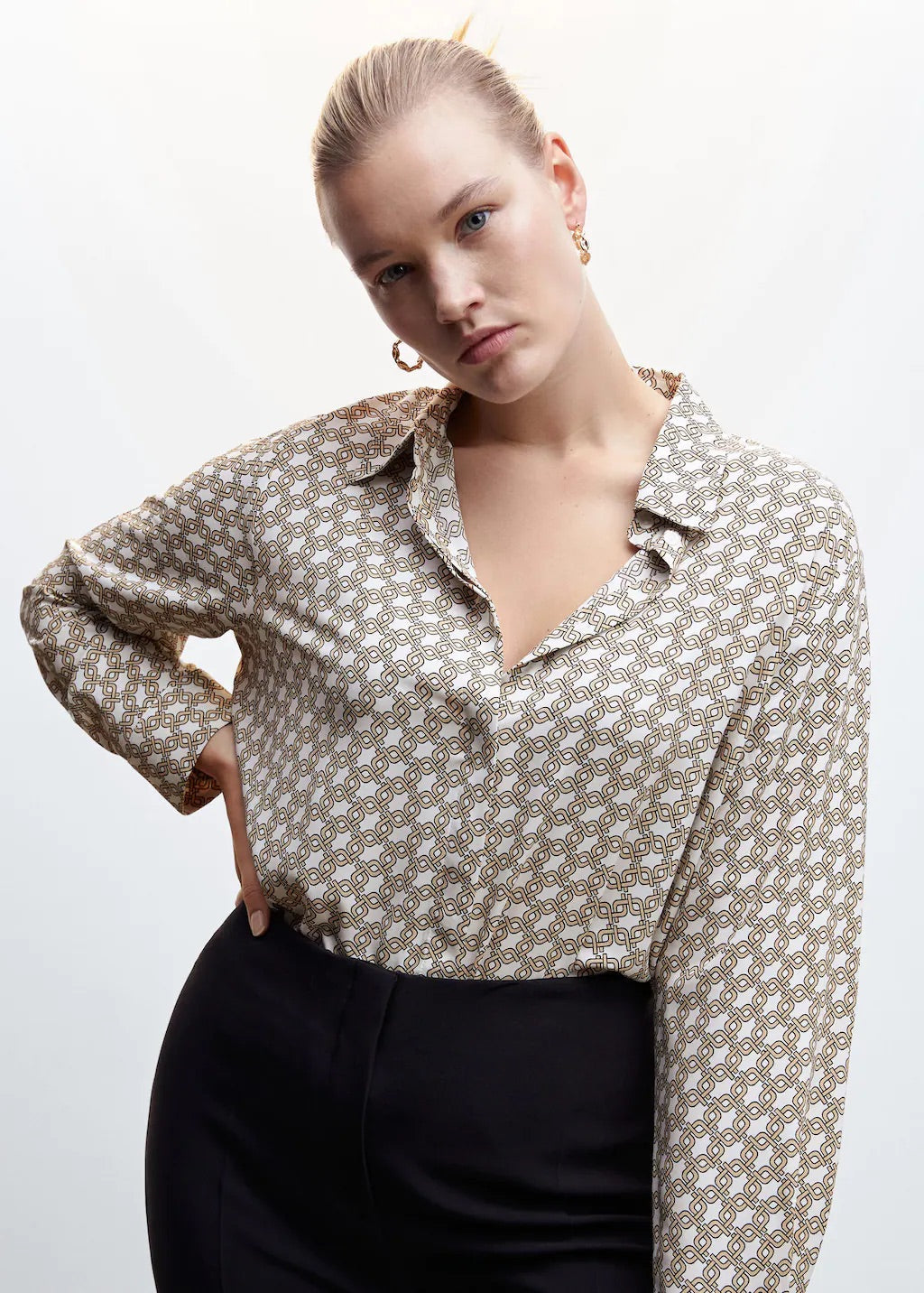 Buttoned flowy shirt