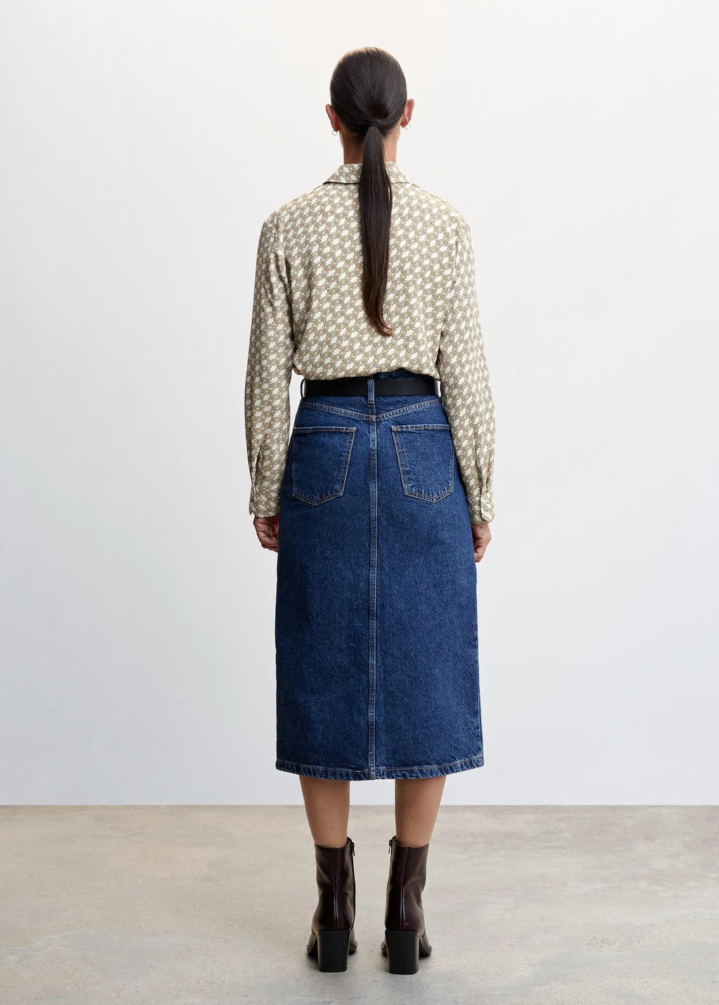 Buttoned flowy shirt