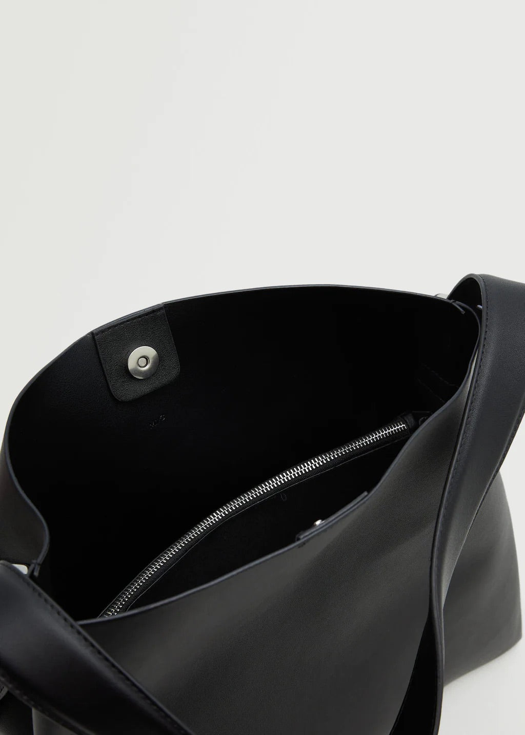 Shopper bag with buckle