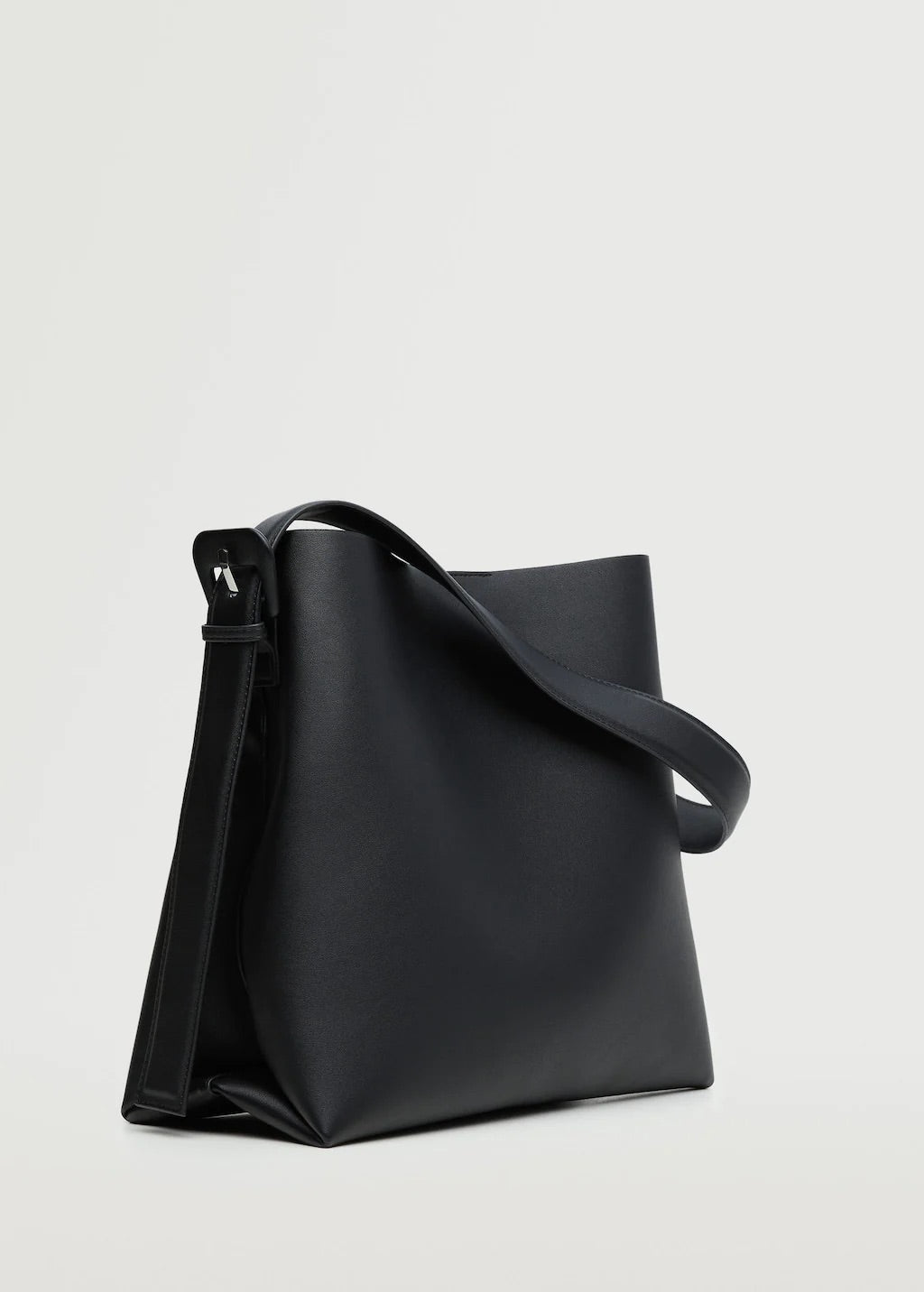 Shopper bag with buckle