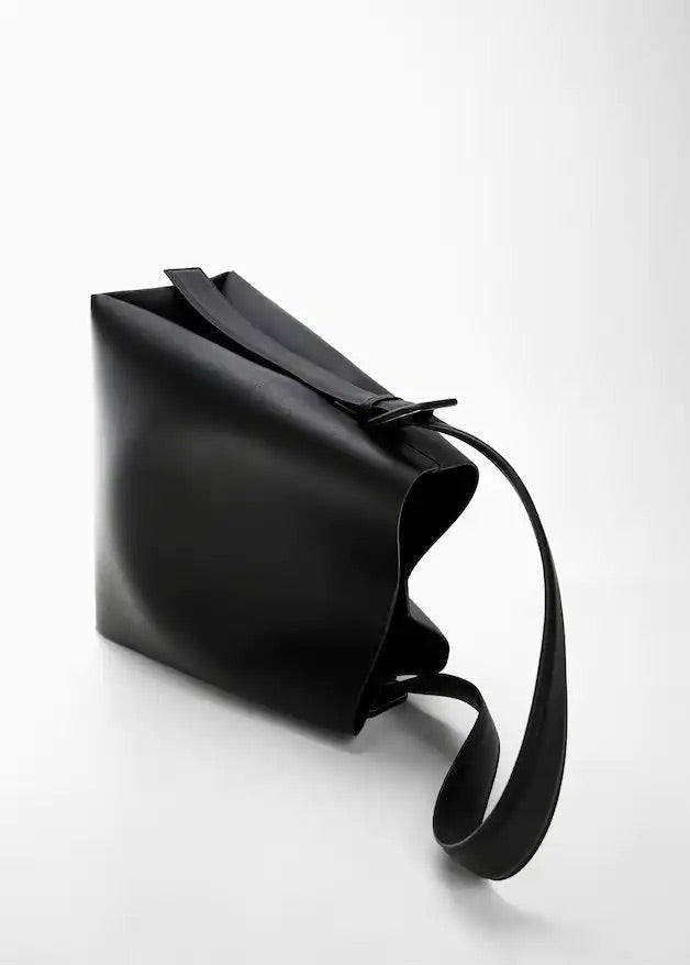 Shopper bag with buckle