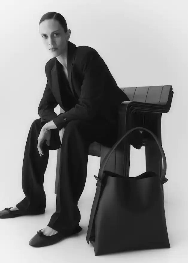 Shopper bag with buckle