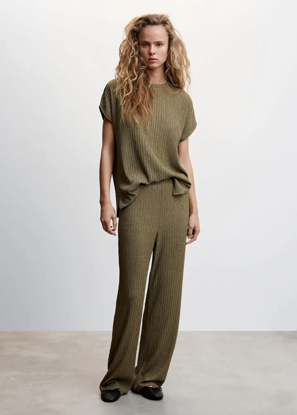 Off-shoulders textured T-shirt