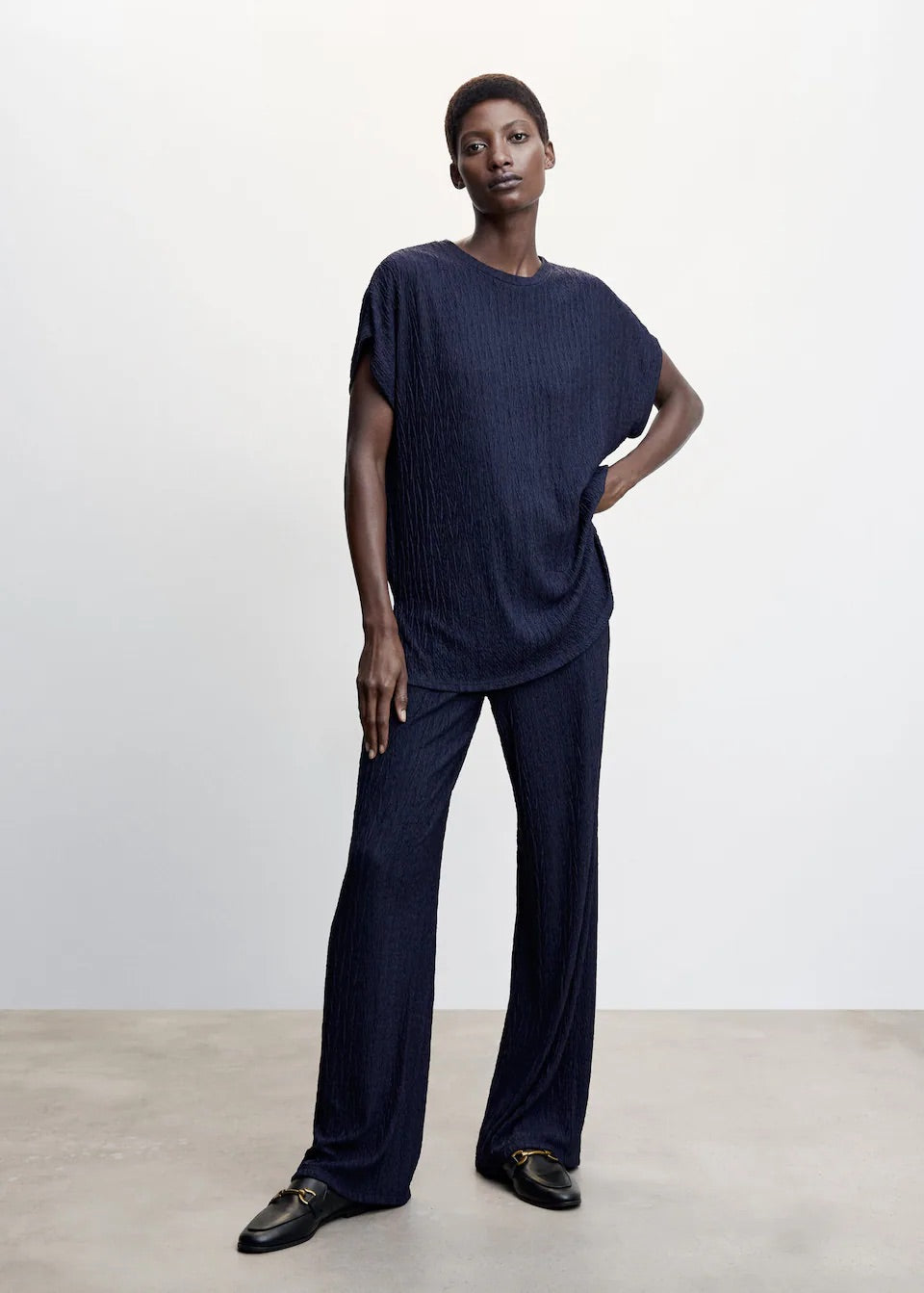 Off-shoulders textured T-shirt