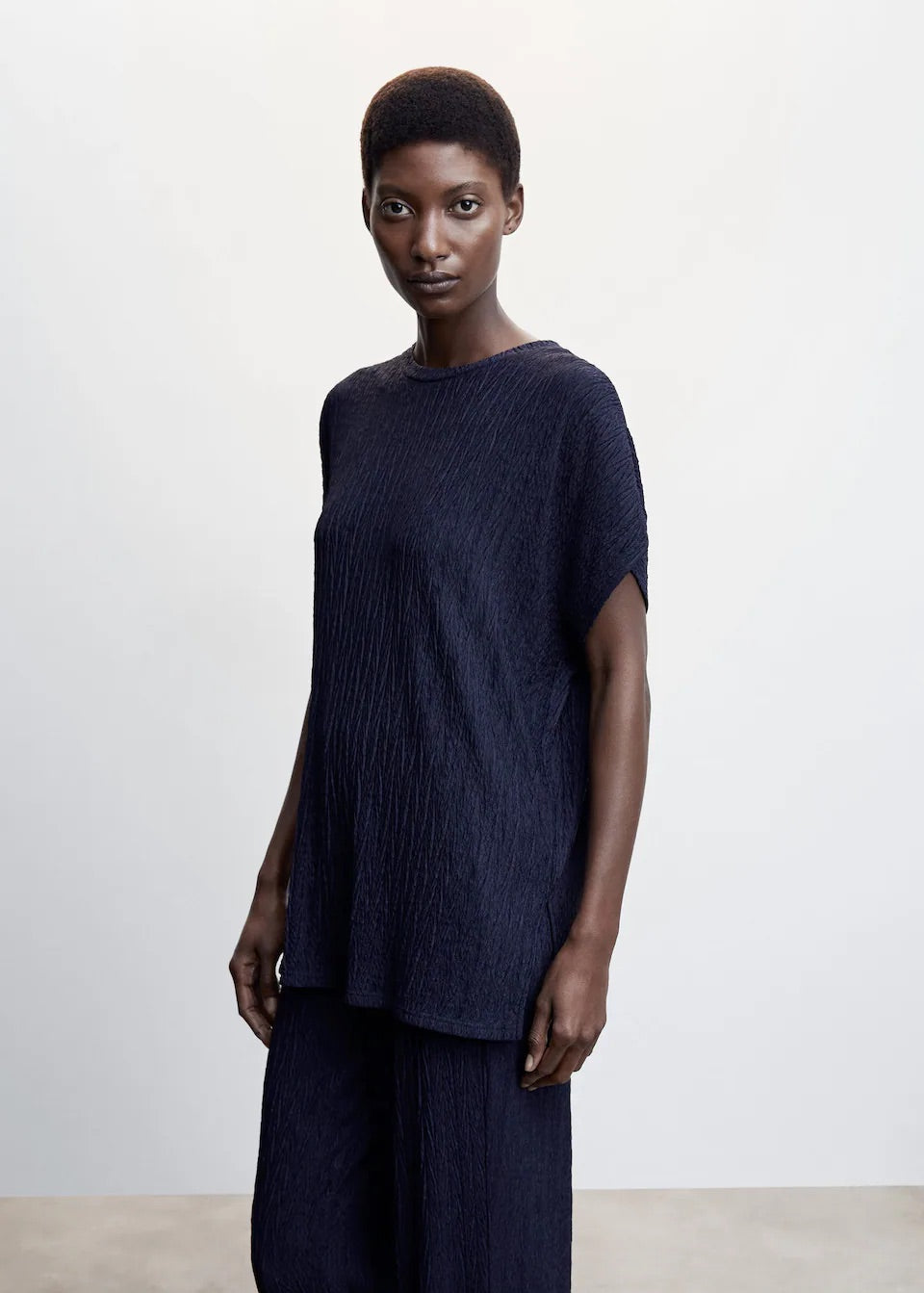 Off-shoulders textured T-shirt