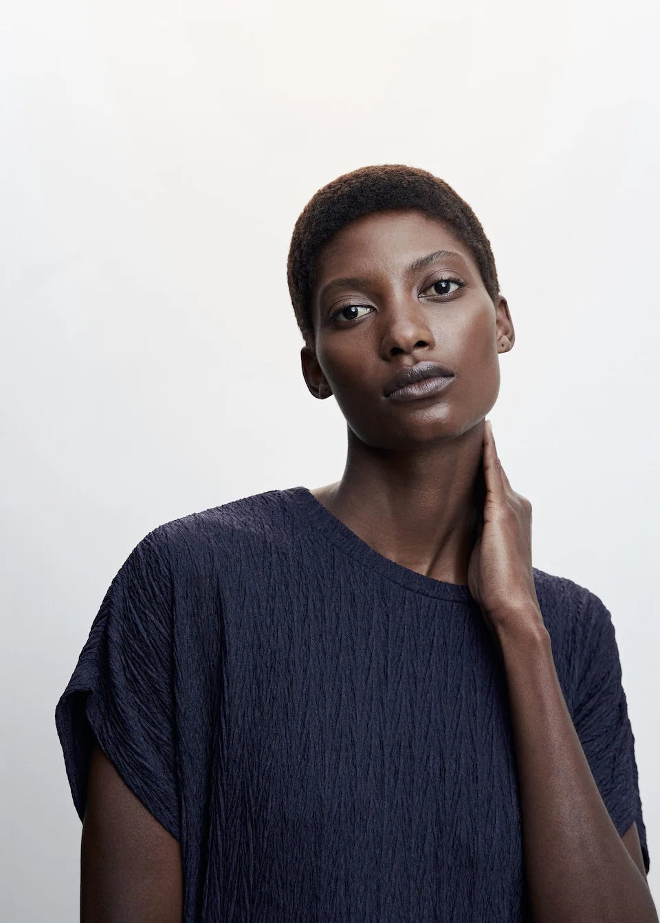 Off-shoulders textured T-shirt
