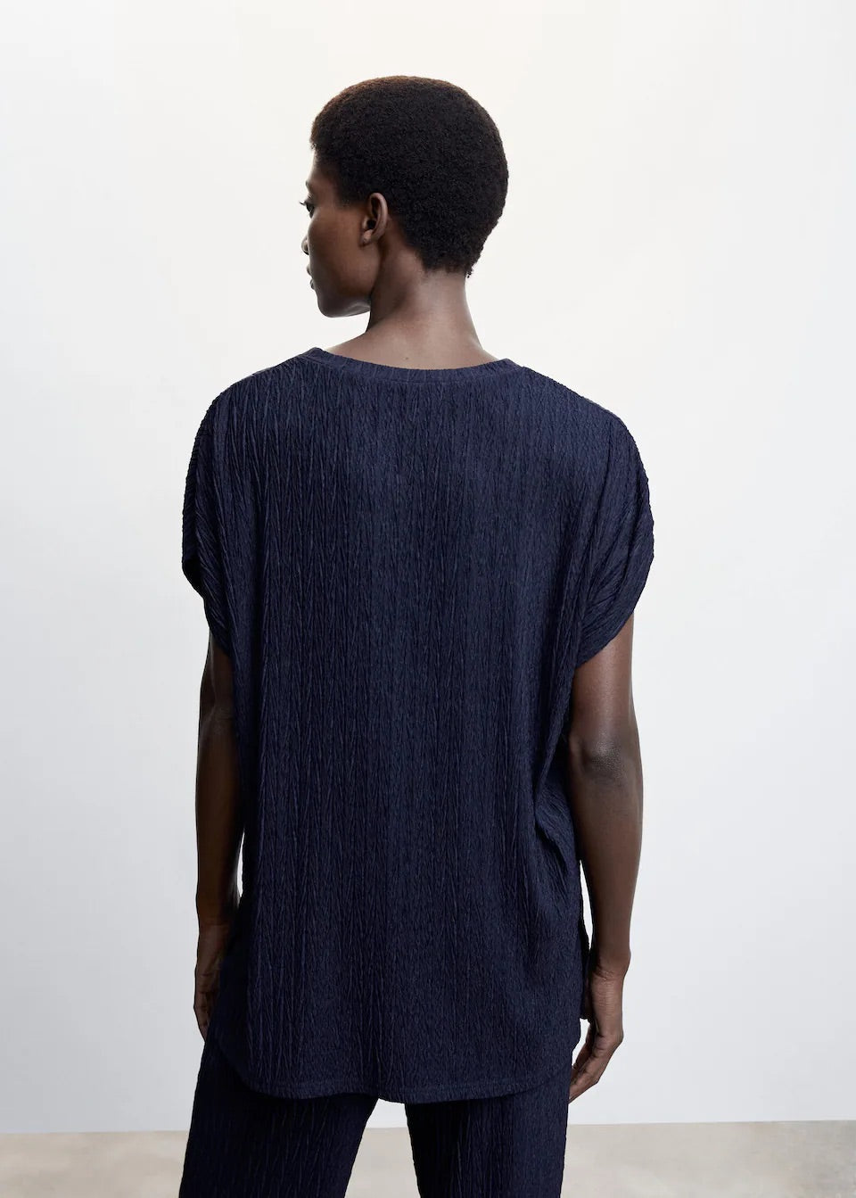 Off-shoulders textured T-shirt
