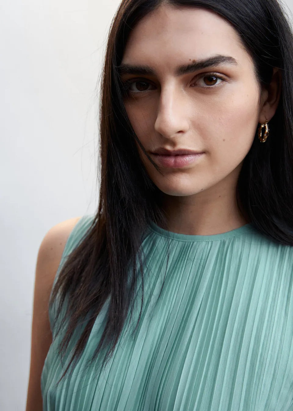 Sleeveless pleated top