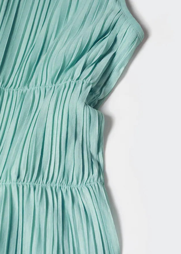 Sleeveless pleated top