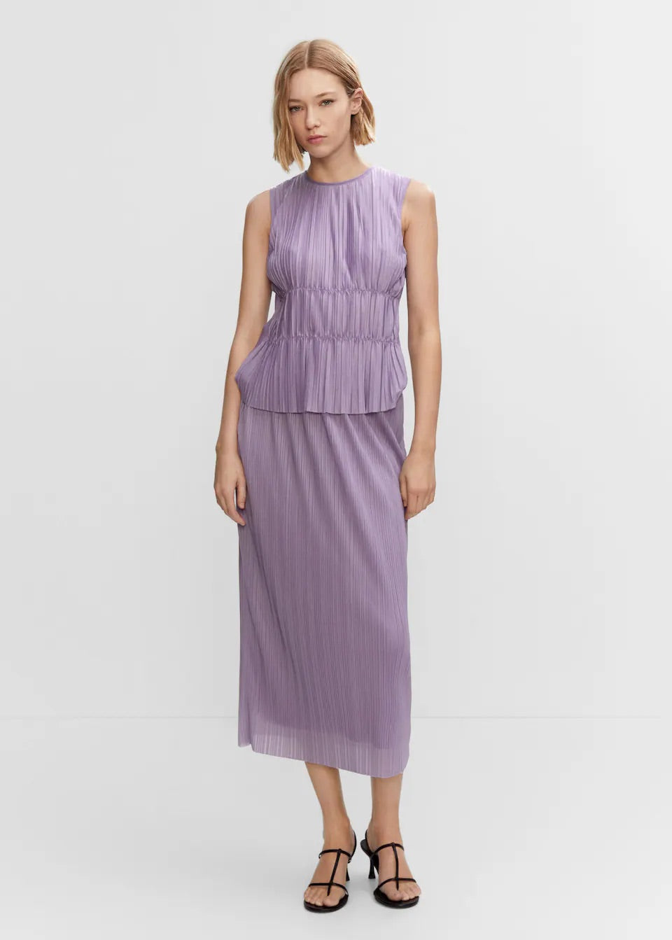 Sleeveless pleated top