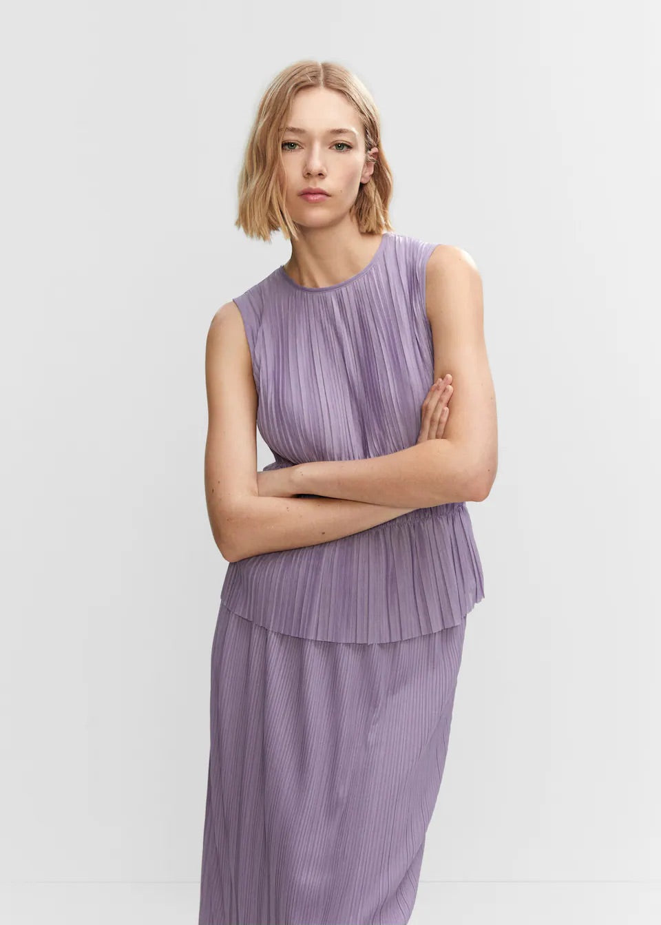 Sleeveless pleated top