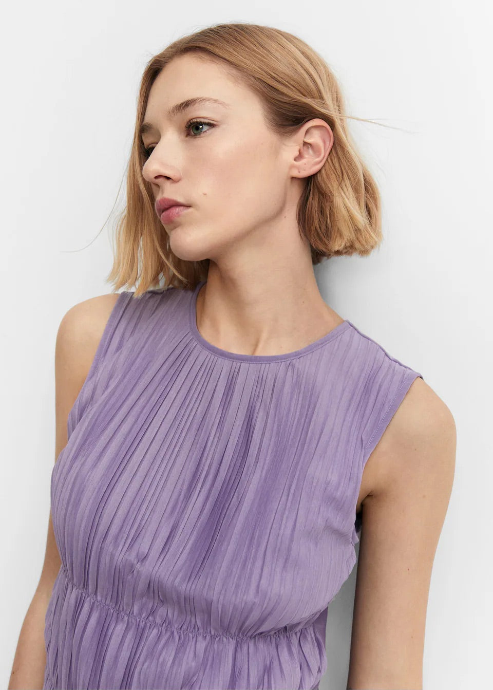 Sleeveless pleated top