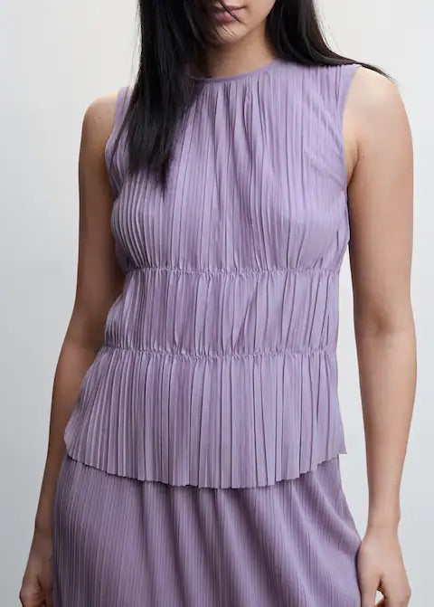 Sleeveless pleated top