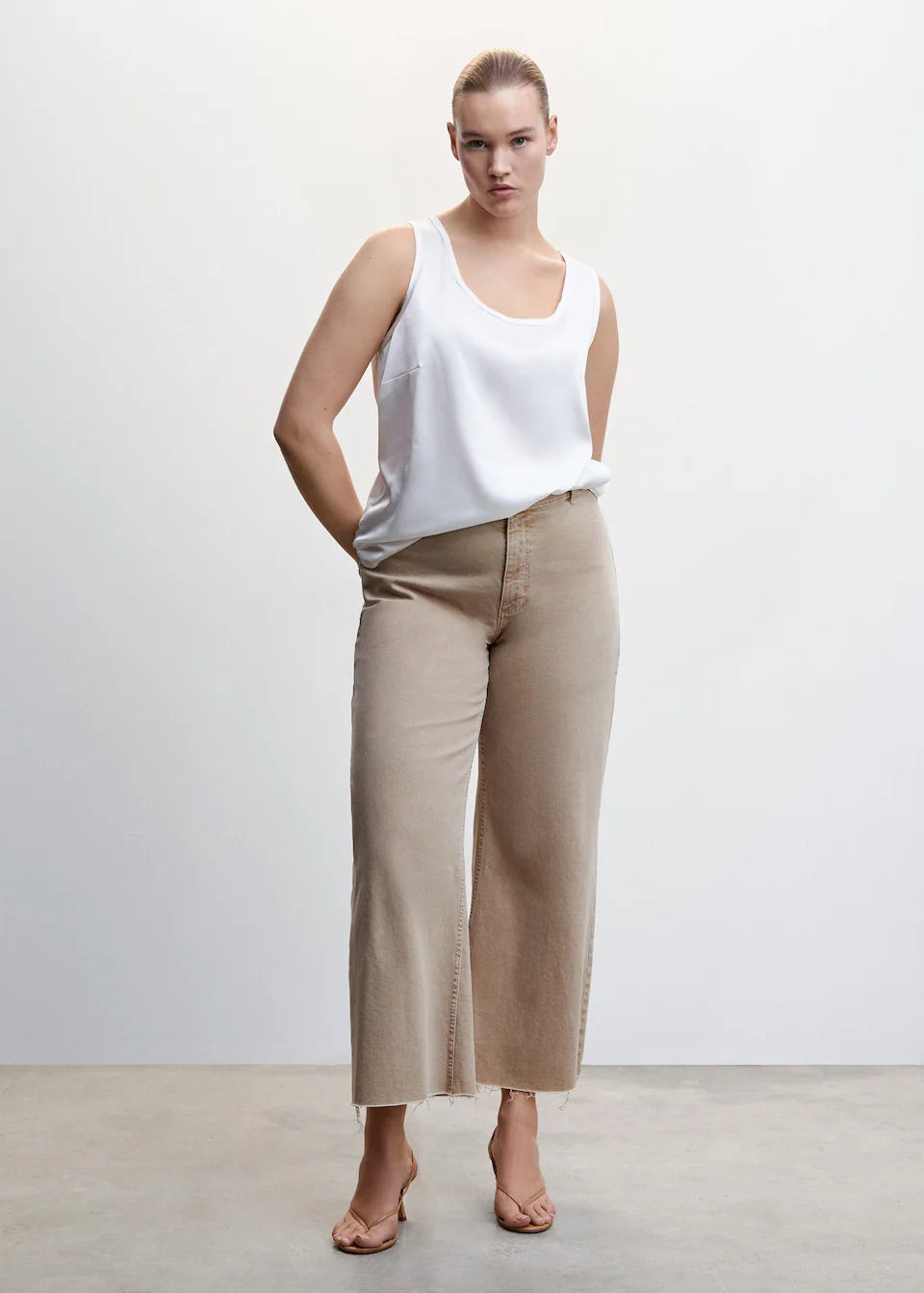 Essential strap top