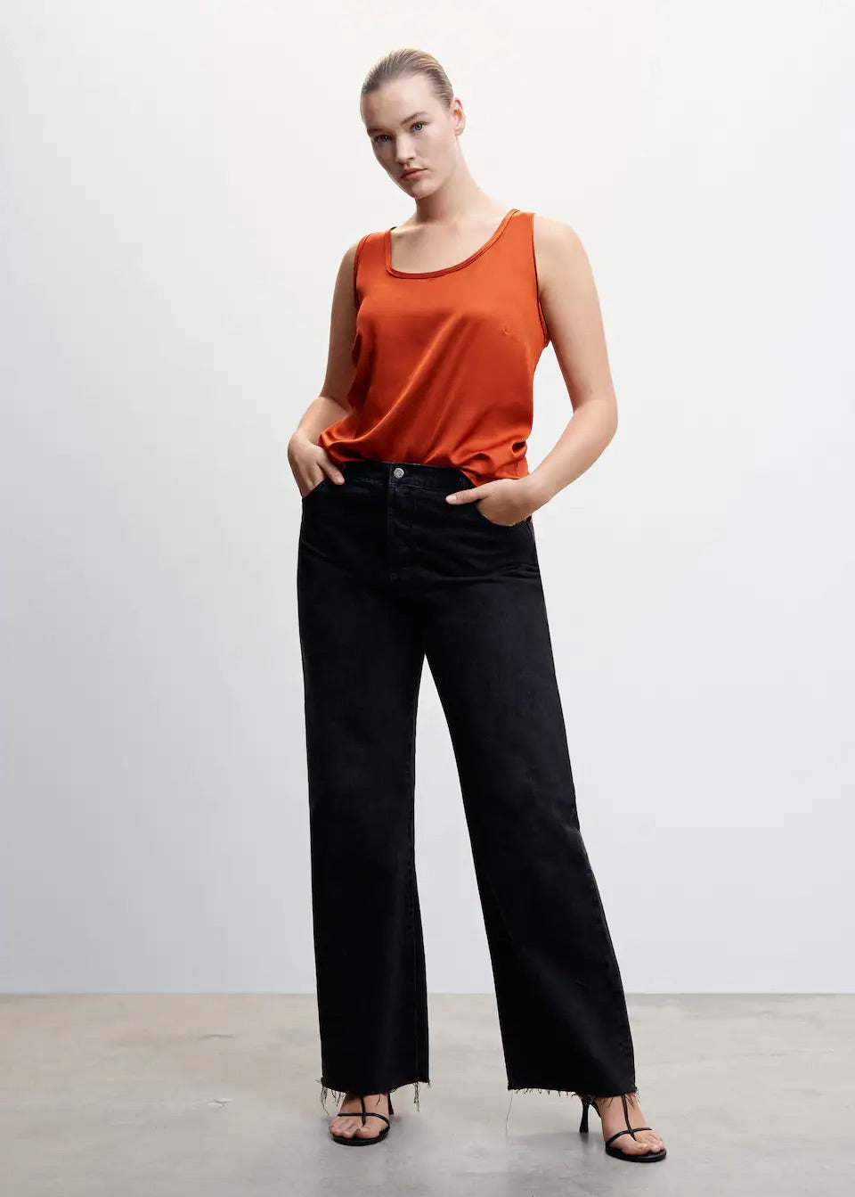 Essential strap top