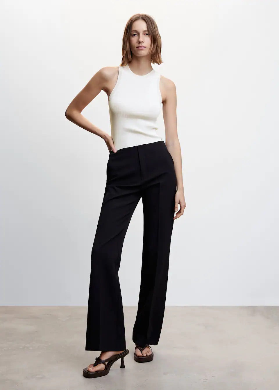 Knitted top with wide straps