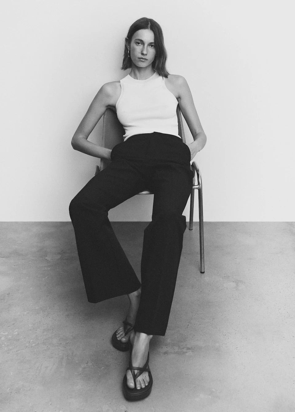 Knitted top with wide straps