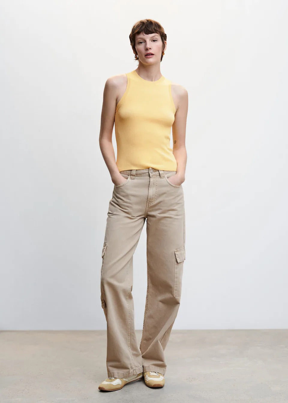 Knitted top with wide straps