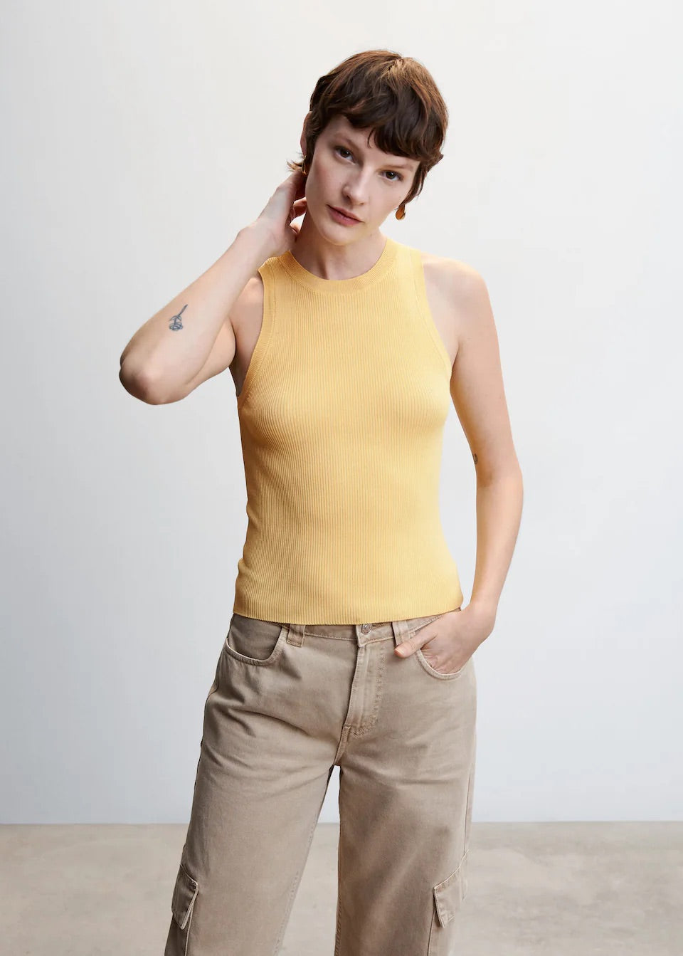 Knitted top with wide straps