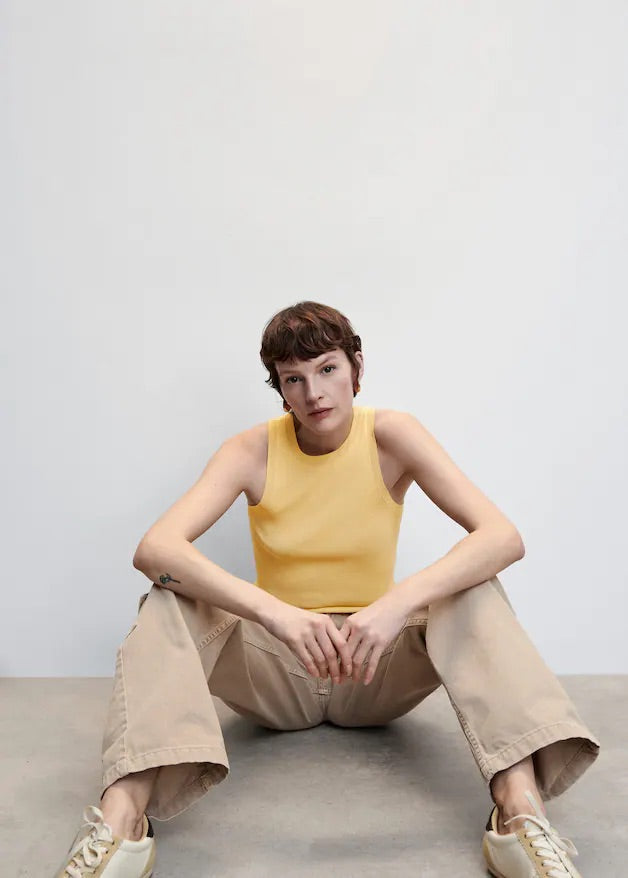 Knitted top with wide straps