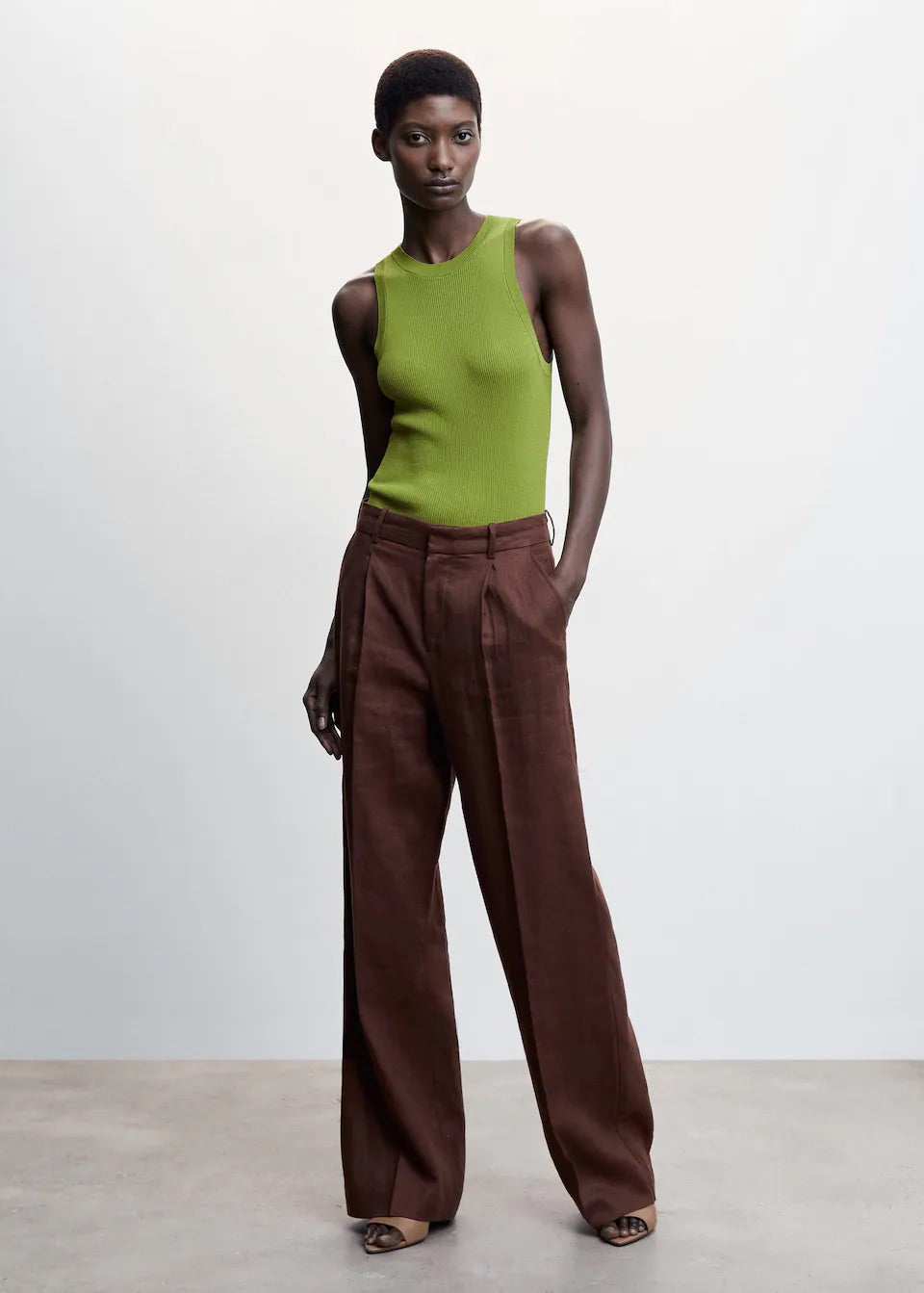 Knitted top with wide straps