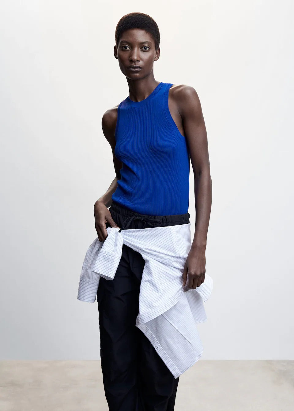 Knitted top with wide straps