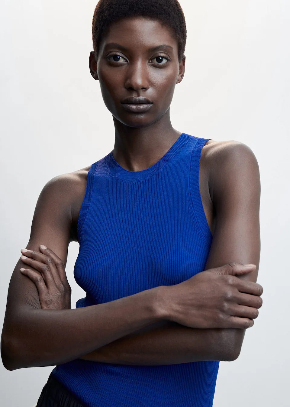 Knitted top with wide straps