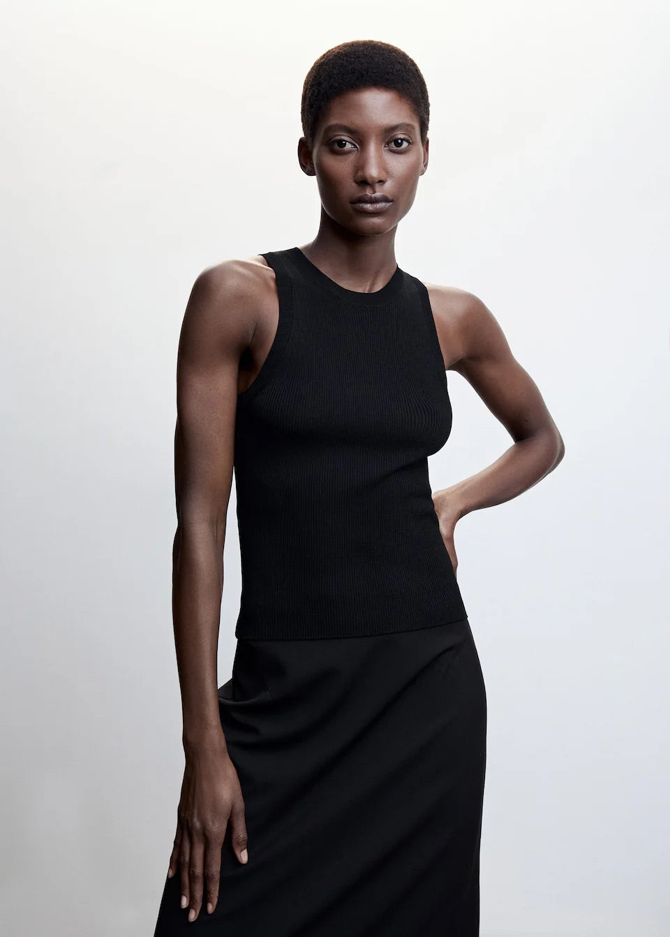 Knitted top with wide straps