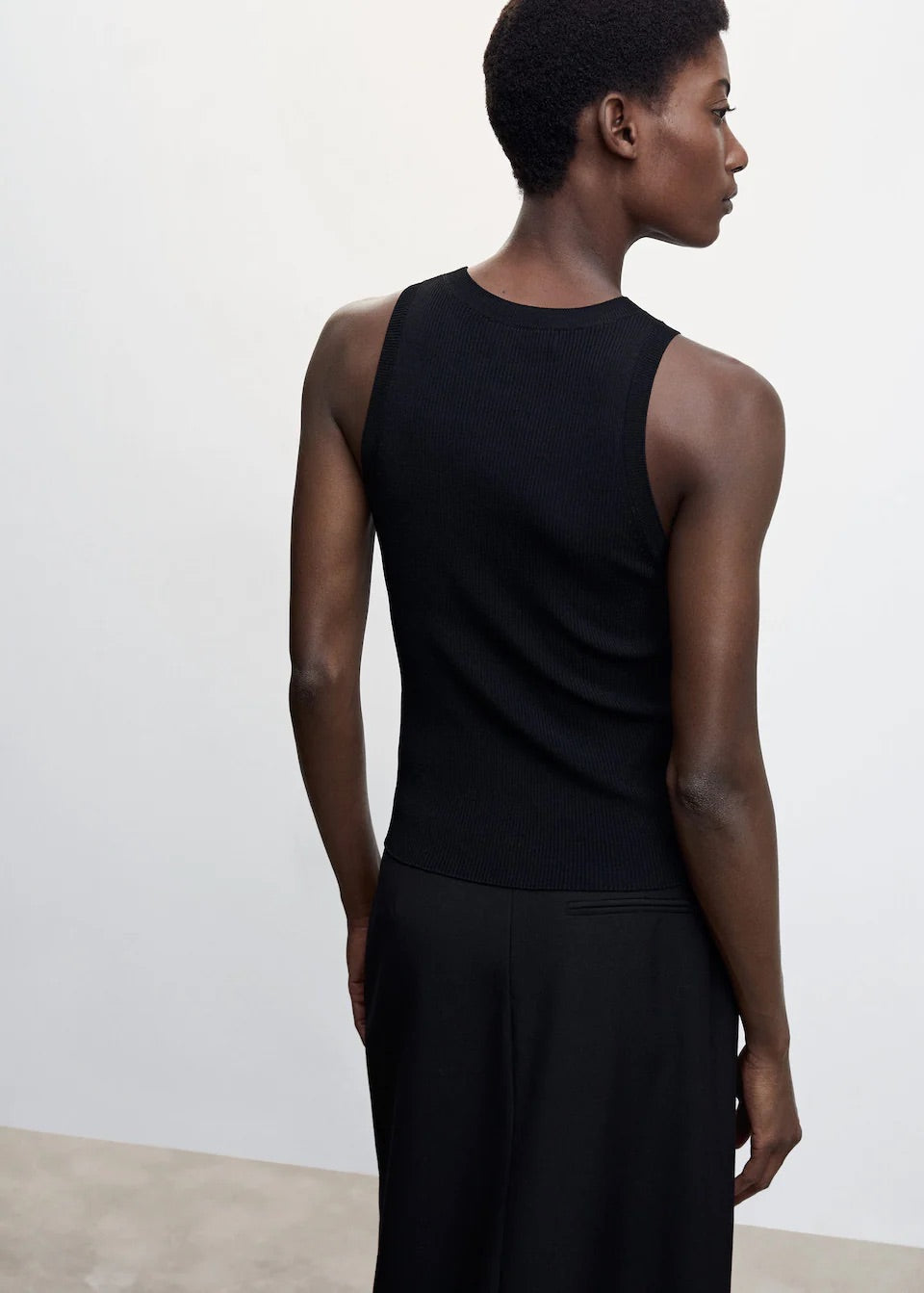 Knitted top with wide straps