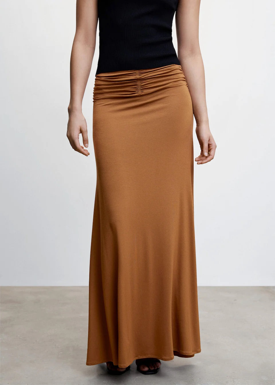 Gathered waist skirt