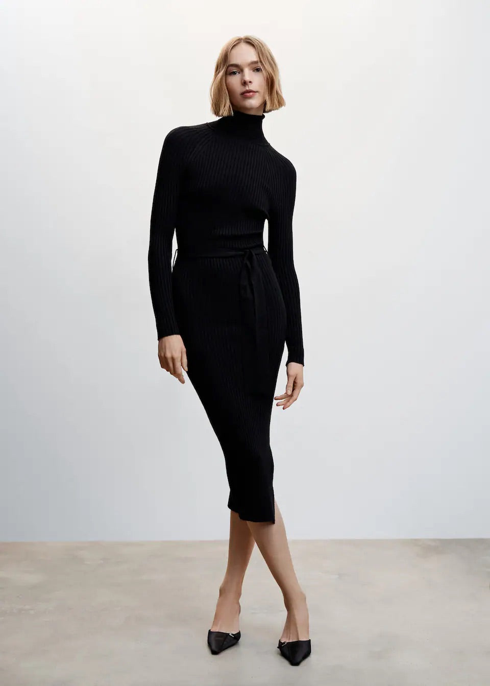 Ribbed dress with knot detail