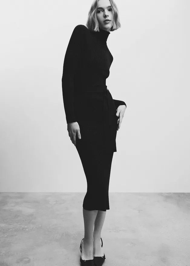 Ribbed dress with knot detail