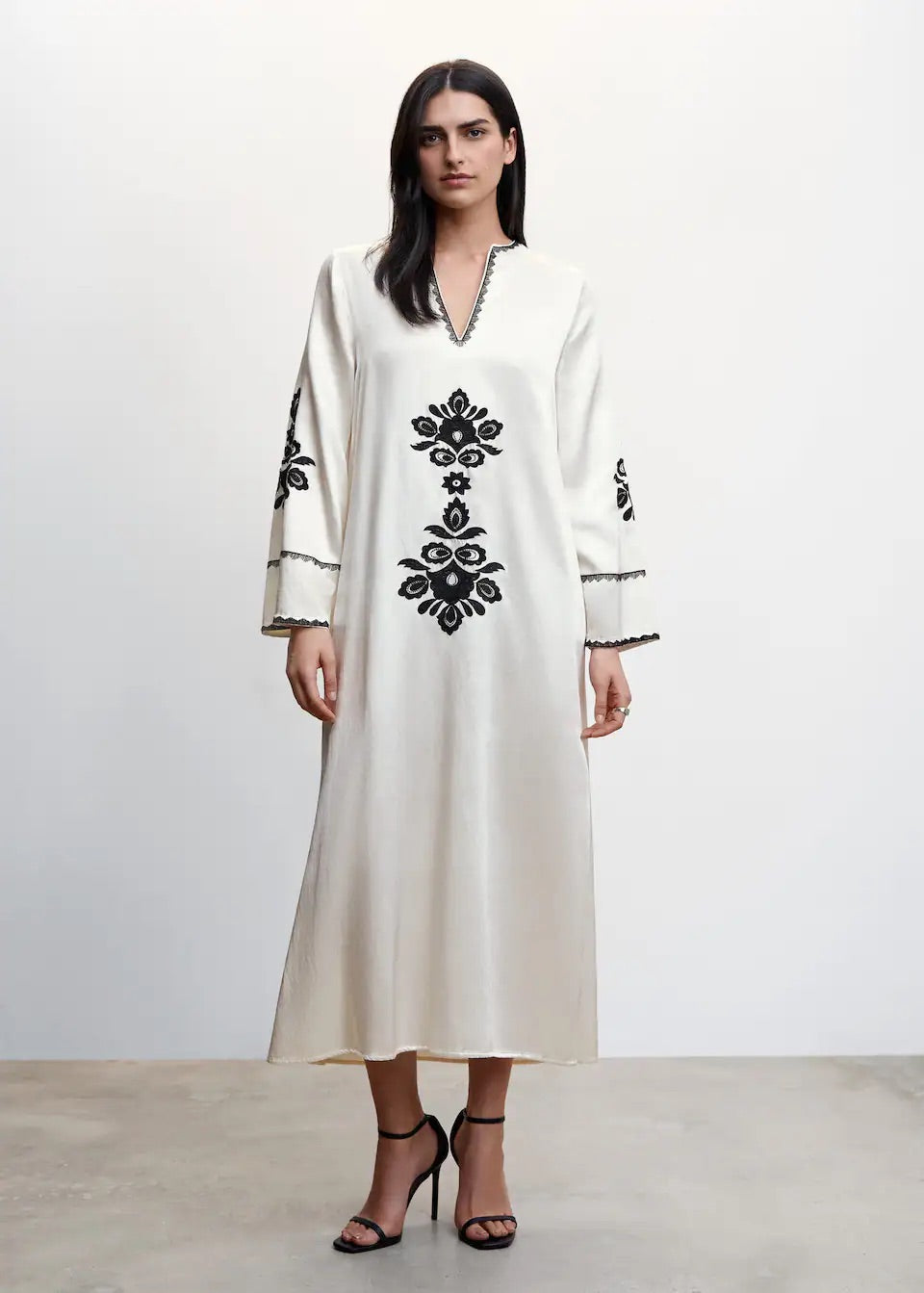 Embroidered dress with side slit